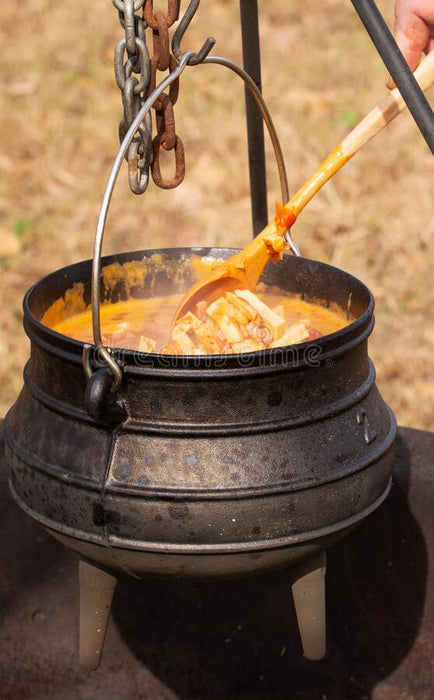 Best Duty 3-Legged Cast Iron Potjie Cooker